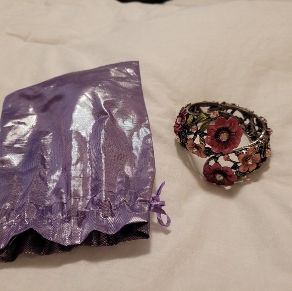 Metal Rose Bracelet - Picture 4 of 6